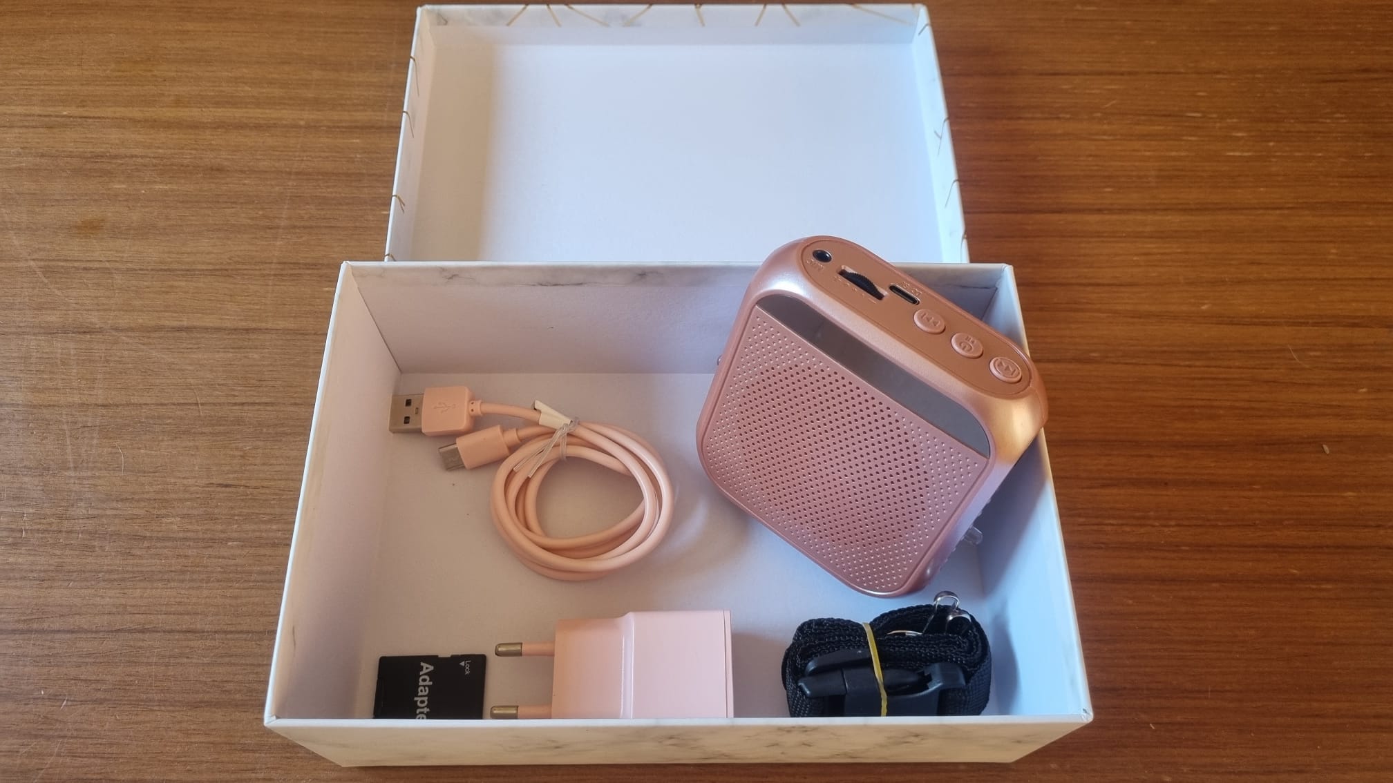 Máquina de biorresonancia con su caja y accesorios